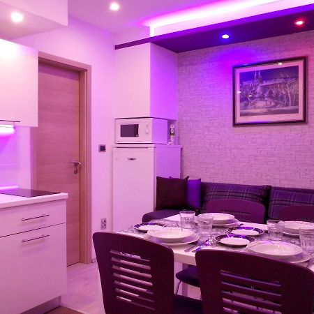 Purple & Apple Green Split Exterior foto