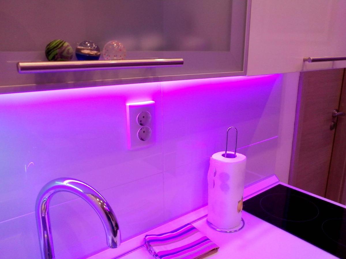 Purple & Apple Green Split Exterior foto